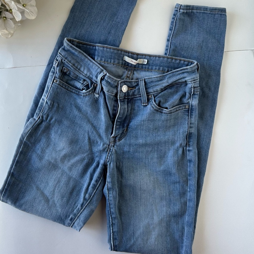 Levi’s Skinny Light Wash Denim - Picture 4 of 10